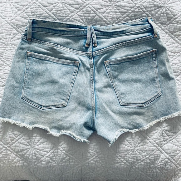 Good American Denim Shorts - Picture 2 of 4